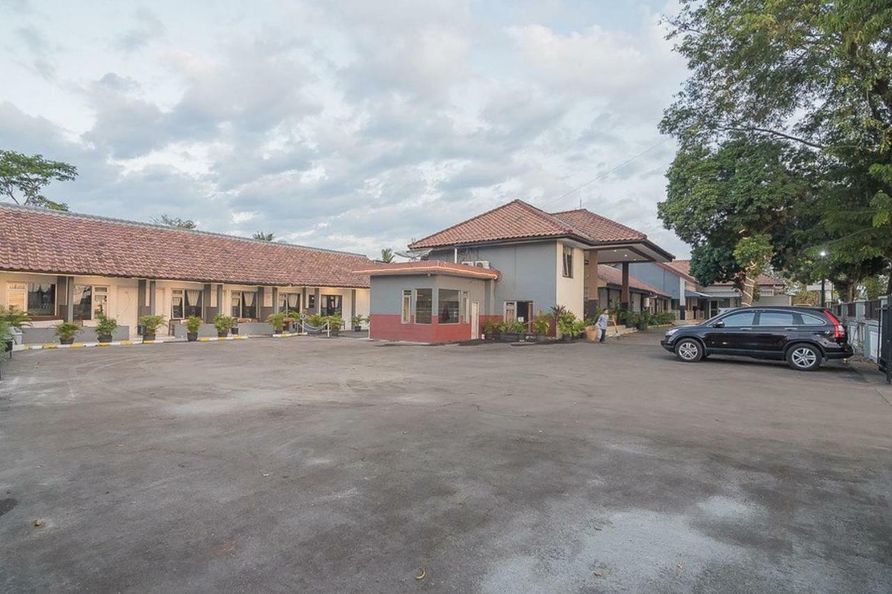 Hotel Reddoorz Near Alun Alun Subang Exteriér fotografie